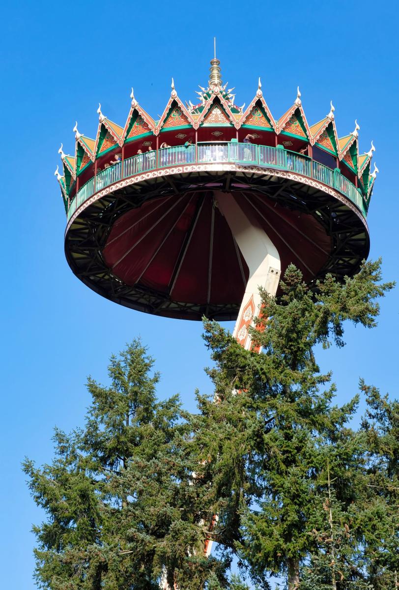 high-turning-pagoda-sky-efteling-themepark-netherlands.jpg